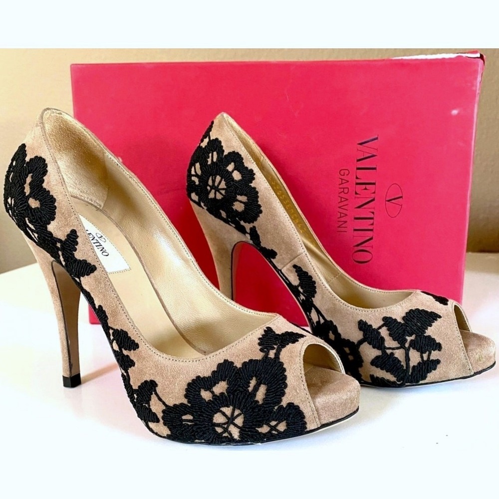 Valentino Garavani Suede Lace Peep Toe Stiletto Pumps 37 Nude Black Floral Italy